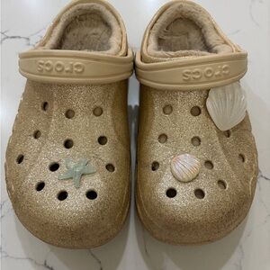 CROCS Kids Gold Glitter Clogs with Sea shell jibbitz size 2(J)